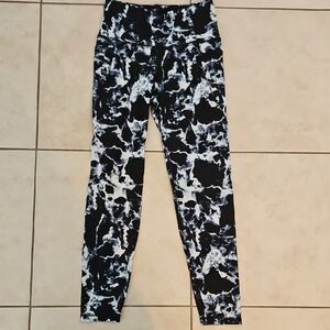 Womens Black and White Patterned Leggings